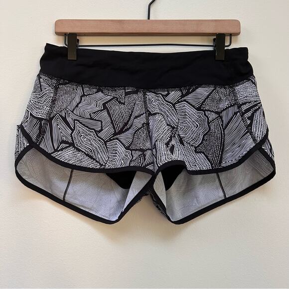 Lululemon Speed Short Dottie Tribe White Black / Black Running Jogging size 6 - Picture 2 of 11